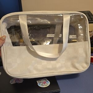 Elegant White Checkered Tote Bag For Toiletries
